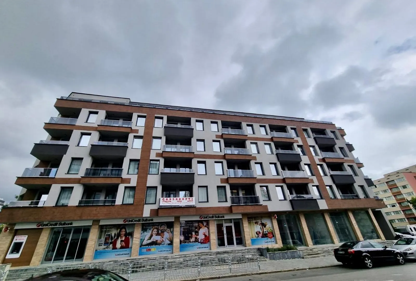 Best Family Apartments & Private Parking ソフィア