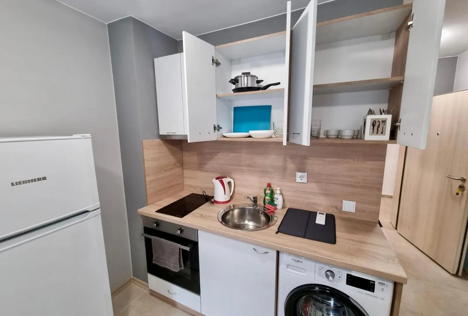 Best Family Apartments & Private Parking ソフィア